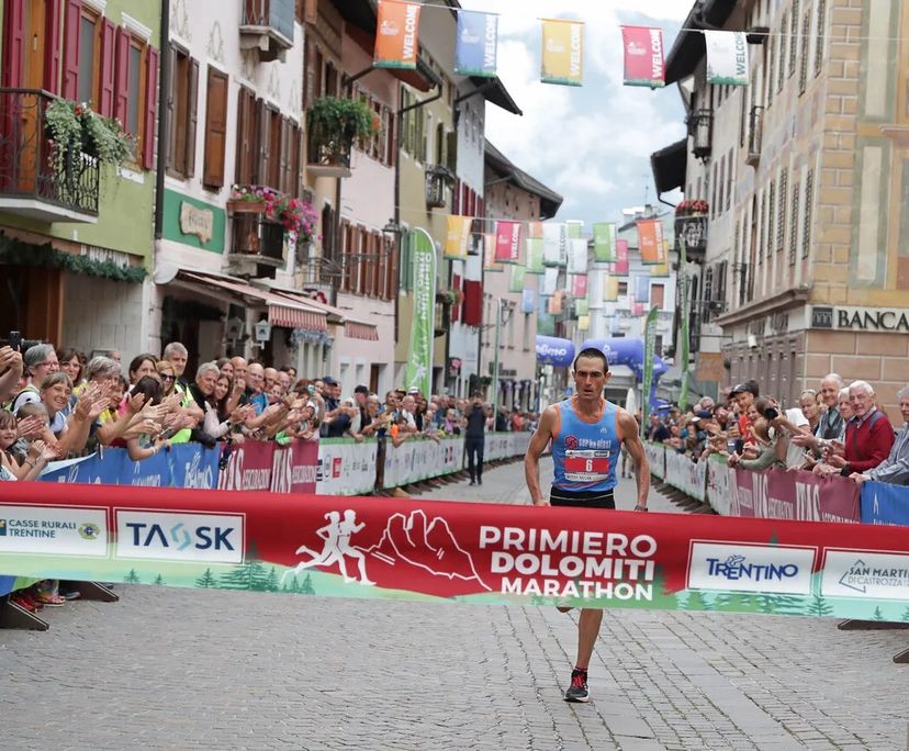 Menegardi arrivo Primiero Dolomiti Marathon 2023