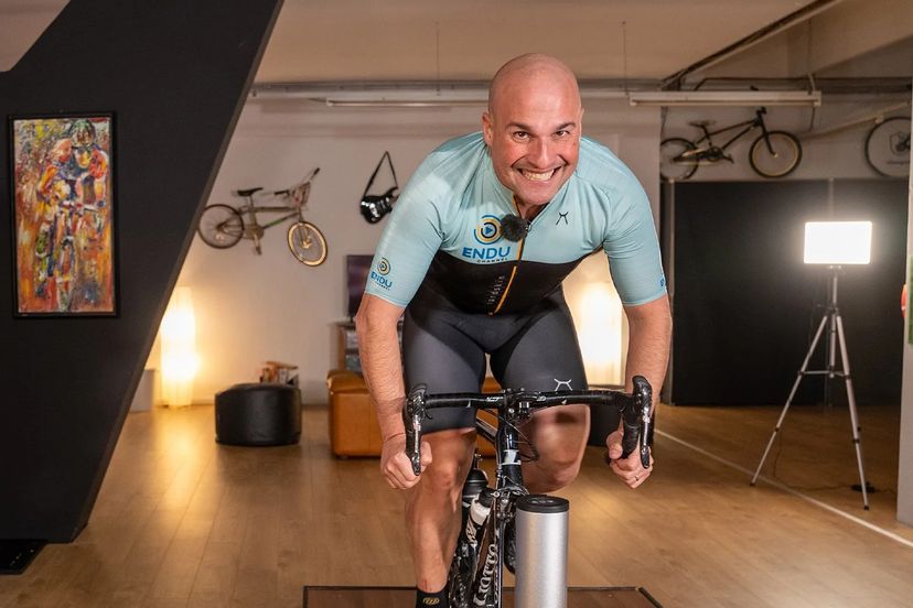 angelo furlan pedala sui rulli per pausa fine stagione ciclismo