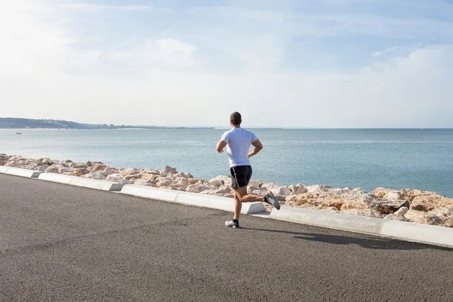 Correre in vacanza: come allenarsi d’estate senza stress