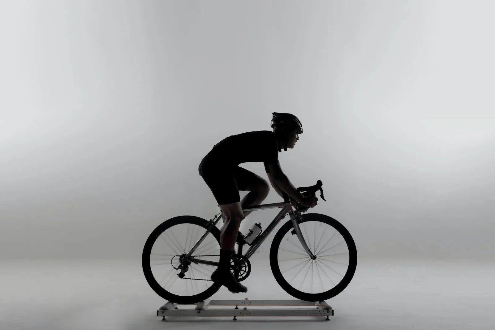 È più faticoso pedalare indoor o outdoor?