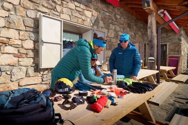 Lo zaino perfetto per lo scialpinismo: strumenti essenziali (e chicche da esperti)