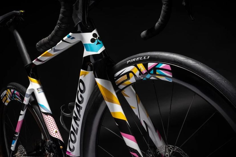 particolari dei colori della Colnago-V4Rs-Tadej