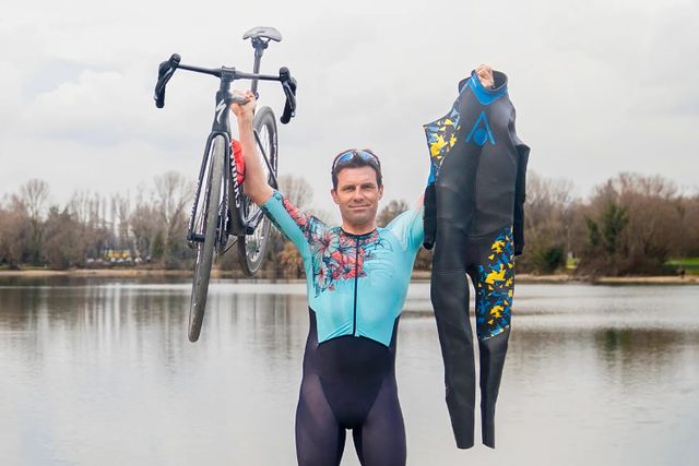Come si mette e toglie la muta nel triathlon