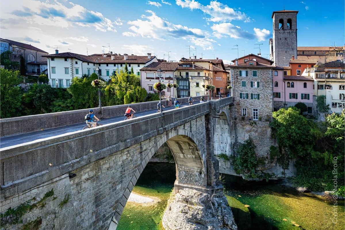 Friuli Venezia Giulia su due ruote: pedalare immersi nella cultura e nell’enogastronomia delle Prealpi
