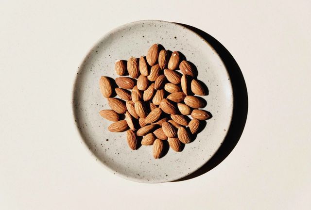 Volchem Promeal Energetica, nuova barretta a base di pasta di mandorle