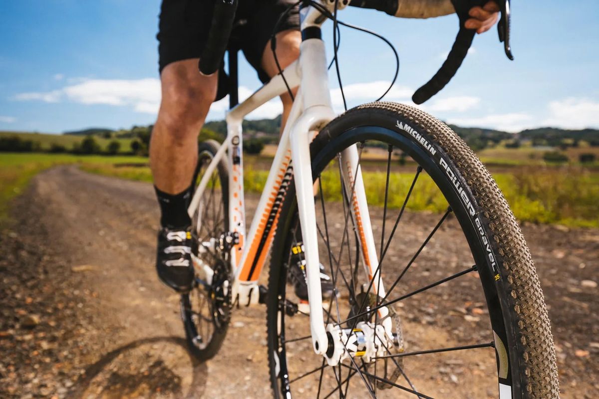 Michelin: le performance su strada e gravel incontrano la promo “Gira la Ruota”