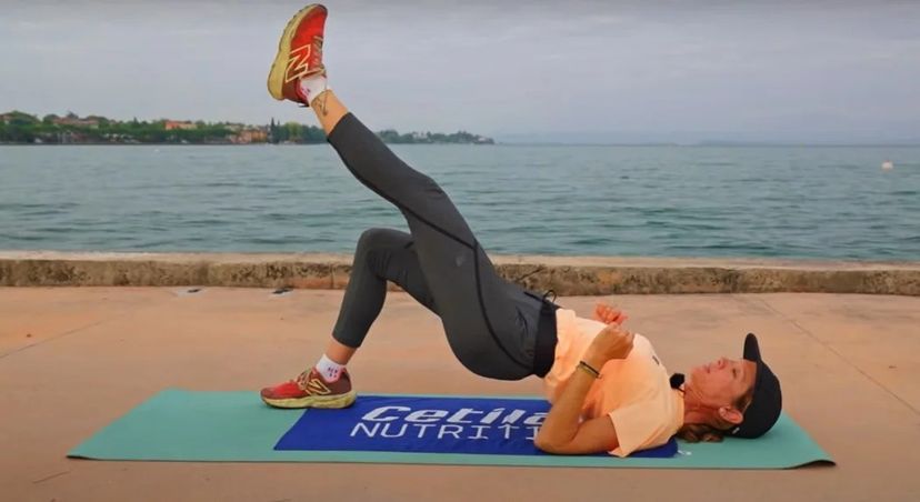 esercizio di forza per gluteo e hamstring