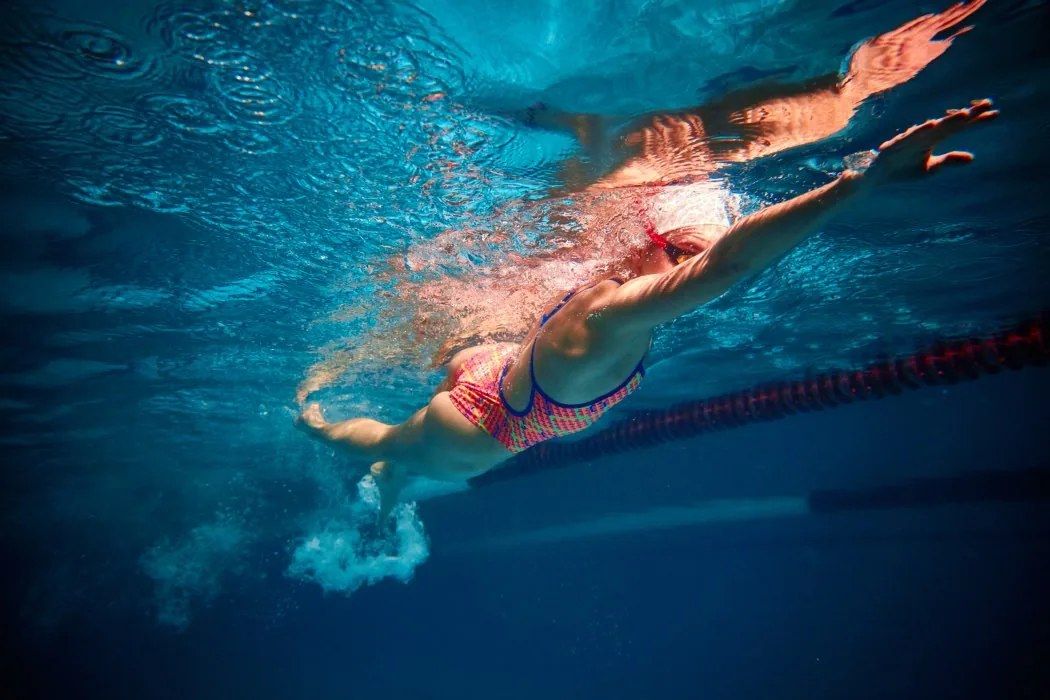 Allenamenti di nuoto per adulti: fasi di programmazione e tabelle tipo