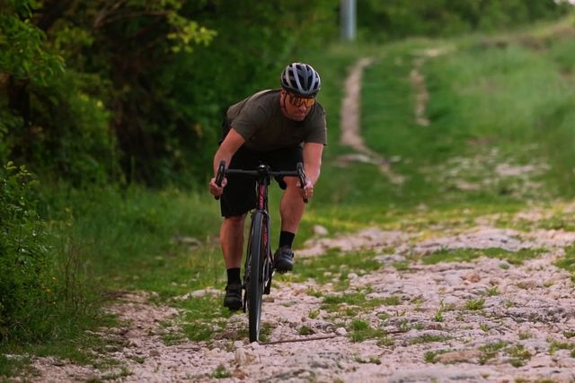 Come guidare una gravel in discesa