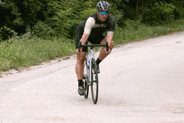 Pedalare su terreni sconnessi