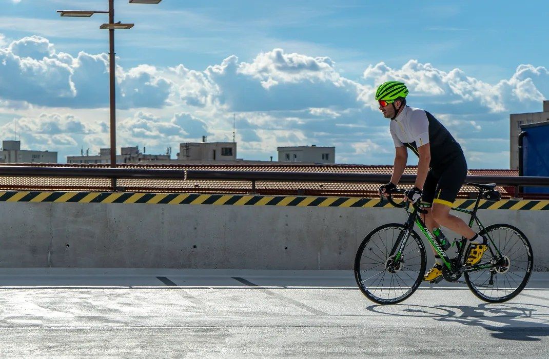 7 spunti per pedalare sotto il sole