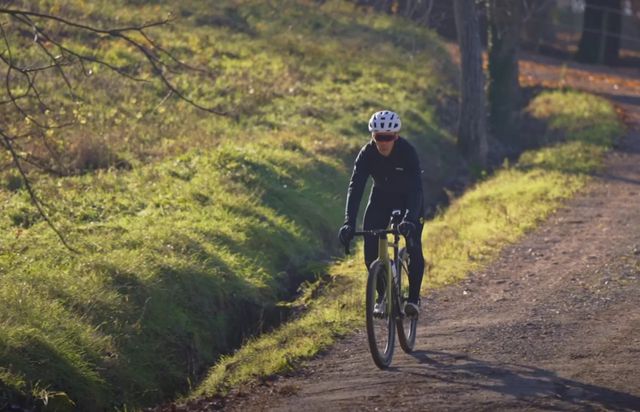 Simulazione di una gara gravel: come e quando spingere a tutta
