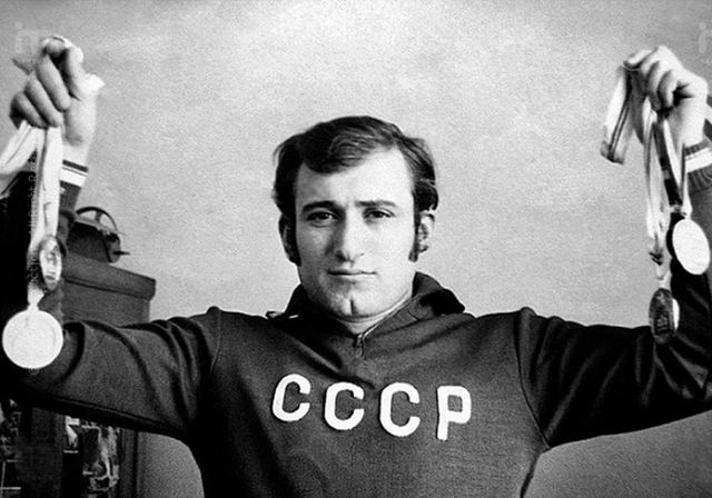 Shavarsh Karapetyan dominatore delle gare di nuoto pinnato