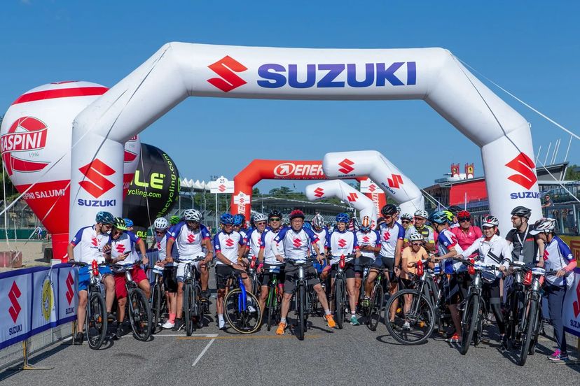 Suzuki Bike Day: pedalare con i campioni fa del bene