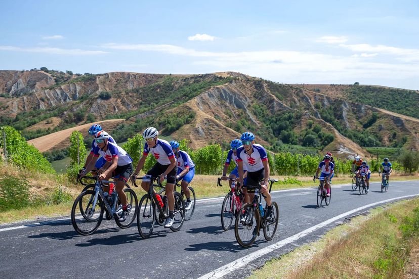 Suzuki Bike Day: pedalare con i campioni fa del bene