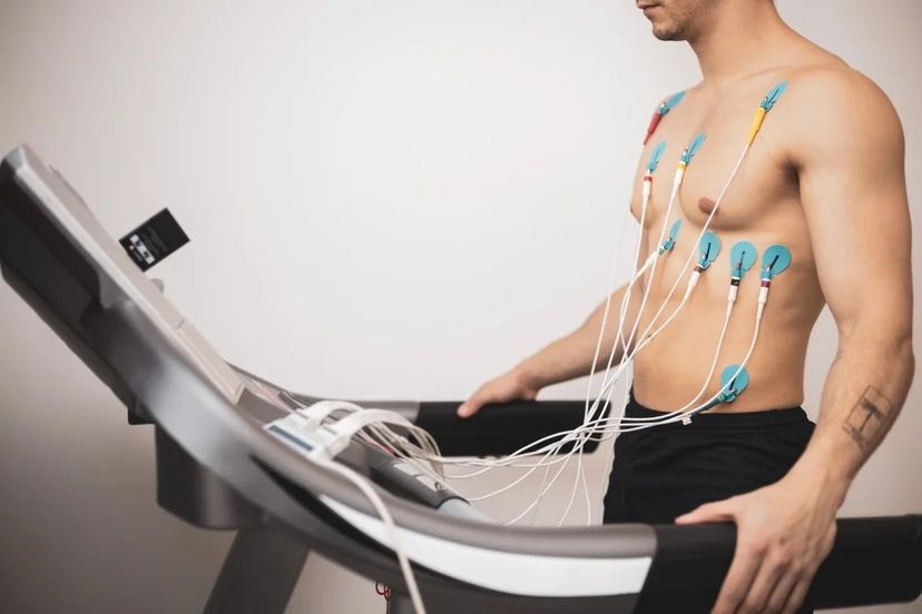 un atleta esegue il test di Bruce per calcolare la frequenza cardiaca massima