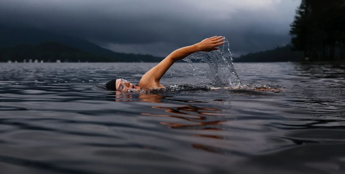 Addominali per il nuoto, ecco quattro esercizi completi