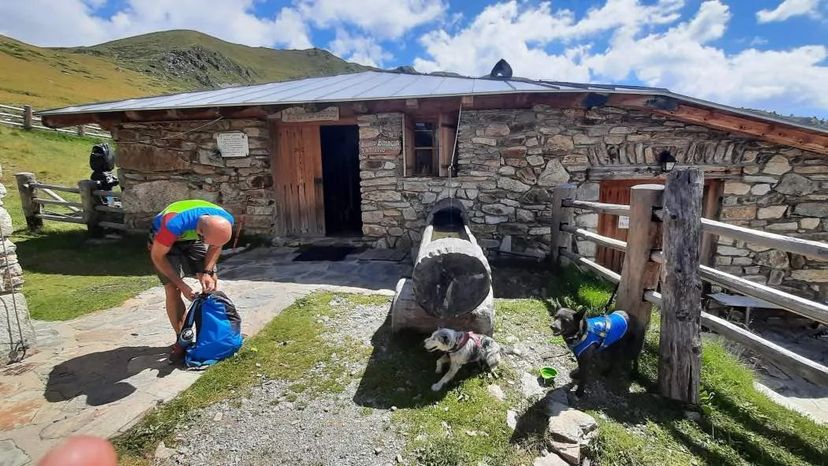 bivacco in Val Bresimo itinerario da fare con i cani Zaini e Zampe
